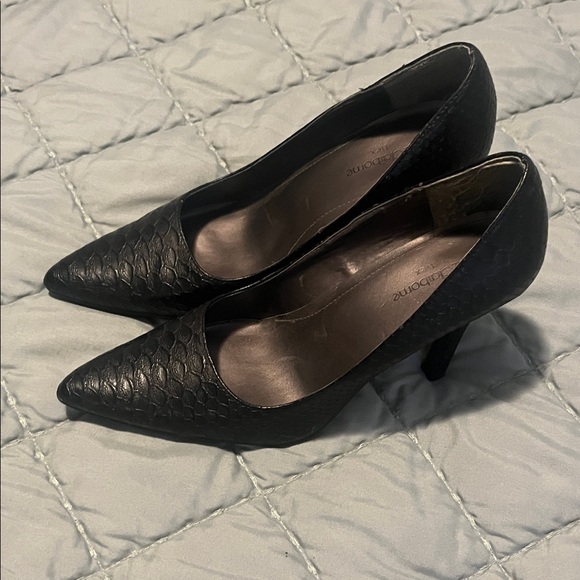 Liz Claiborne Shoes - Liz Claiborne Textured Black Heels